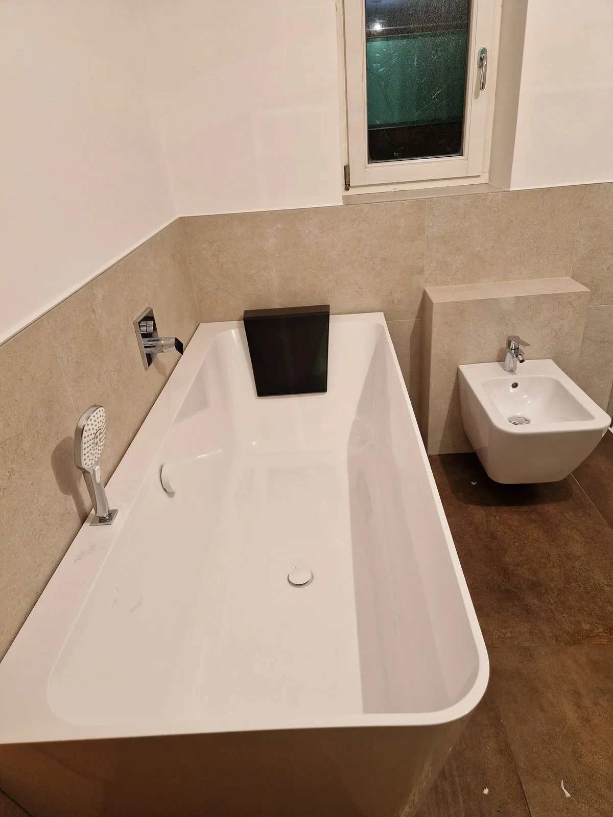 Badewanne mit Ornamentfliesen, ausgeführtes Projekt