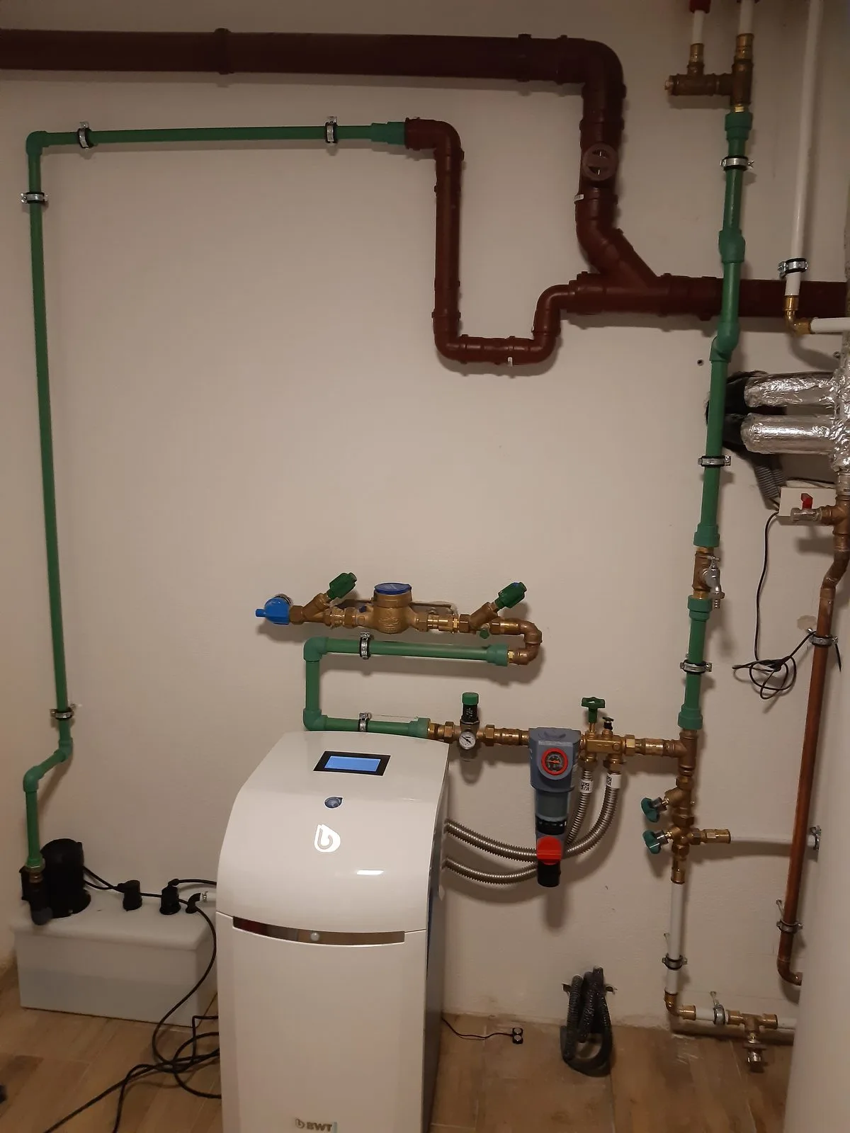BWT-Wasseraufbereitung kombiniert mit Hebeanlage